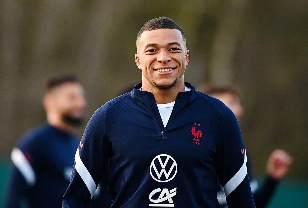 Kylian Mbappé Real Madrid transfer speculation ahead of 2024 football season"